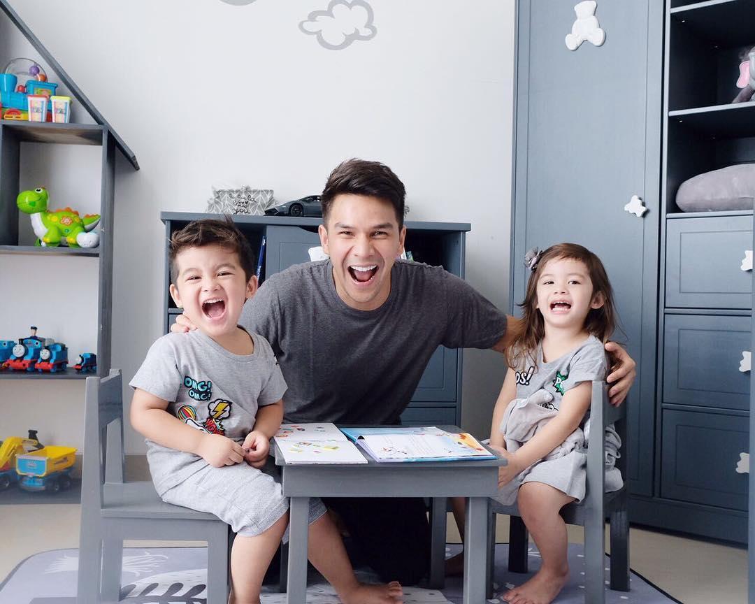 Kewalahan Mengasuh Anak Kembar Yuk Contek Saja Trik Jitu Ini Moms