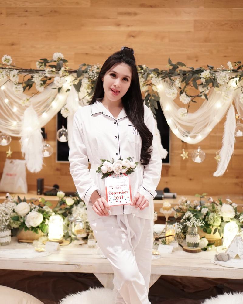 Initip Yuk Foto Maternity Sandra Dewi Yang Elegan Ala Princess