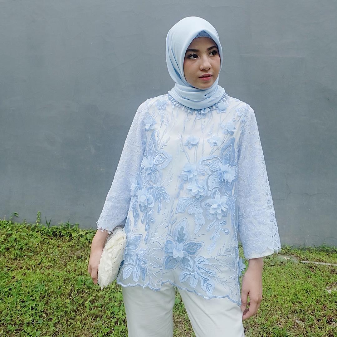 Tak Melulu Pakai Dress Dan Rok Intip Inspirasi Style Kondangan