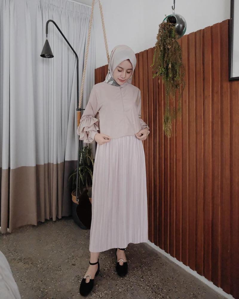 Model Rok Panjang Yang Lagi Populer Ini Pasti Bikin Style Hijab Kamu