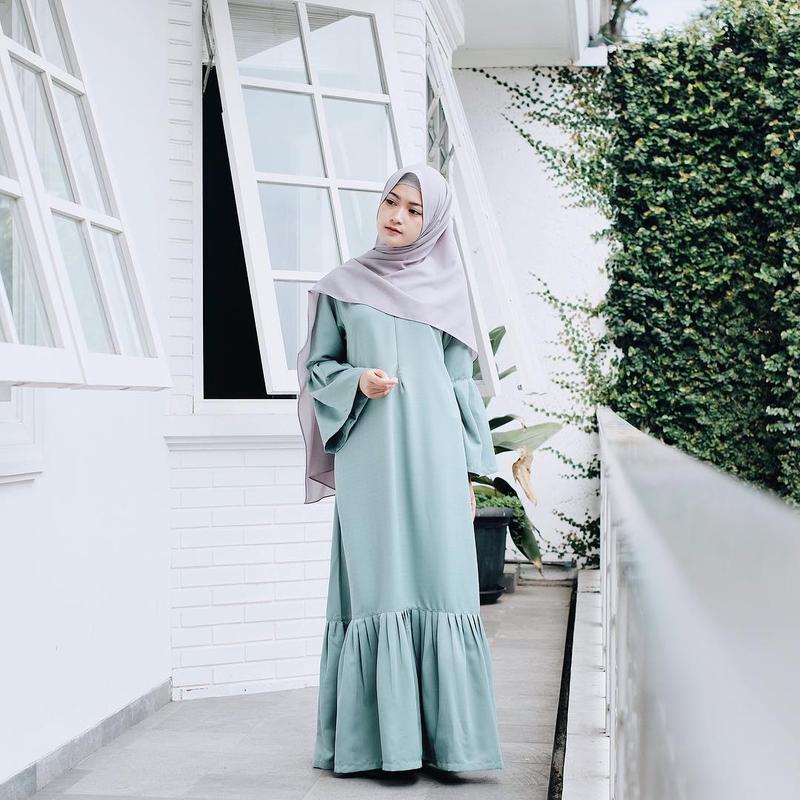 Lagi Hits Style Kondangan Hijab Dengan Gamis Ini Terlihat