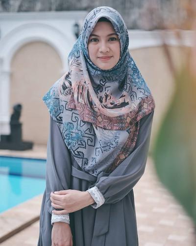 Padu Padan Model Kebaya Terbaru 2019 Hijab