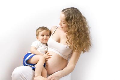 https://lng2dthf2c-flywheel.netdna-ssl.com/wp-content/uploads/2016/05/Pregnant-breastfeed.jpg